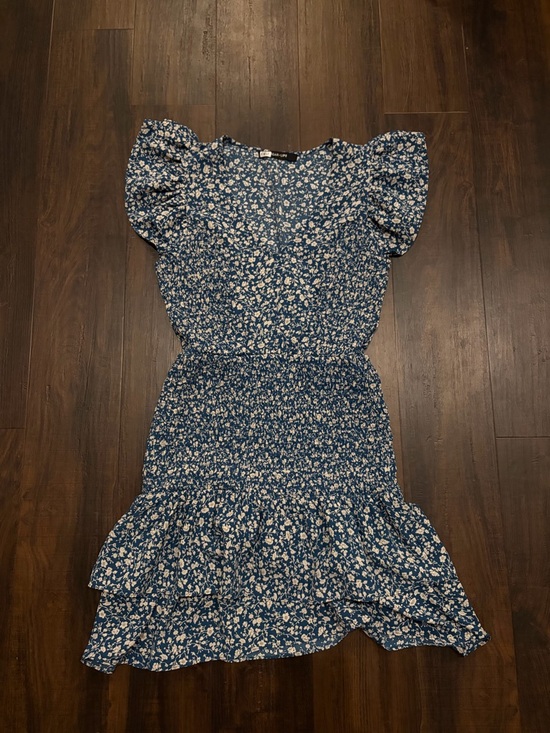 Sugarlips Dresses & Skirts - Sugarlips Blue White Floral Smocked Waist Tiered Dress Flutter Sleeve